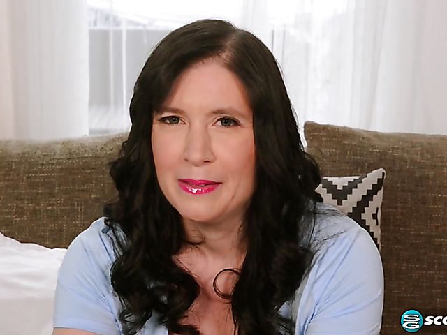 Mature Italian with a hairy twat Gia Francesca gets banged