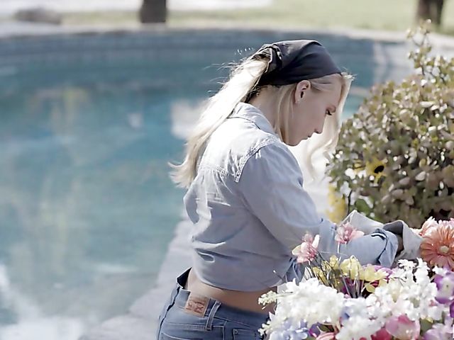 Soldier coming home and fucking small tits blonde AJ Applegate