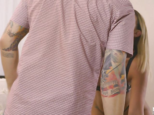 Perfect tits babe Brooklyn Chase sucks in the bedroom