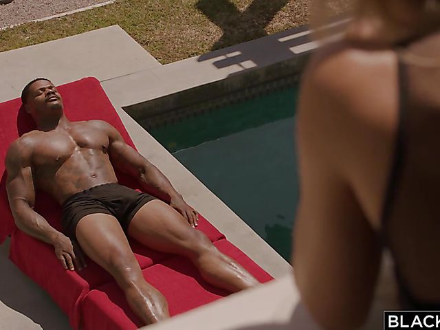 Fit babe Nicole Aniston interracial session