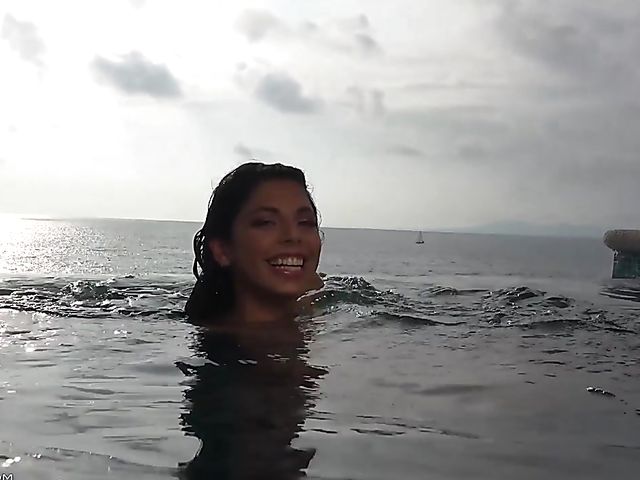 Nude latina Gina Valentina exposes her perfect body in the pool