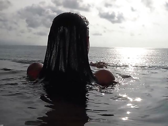 Nude latina Gina Valentina exposes her perfect body in the pool