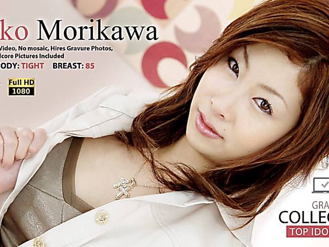 Slim Japanese slut has her bushy pussy spooned with vigor