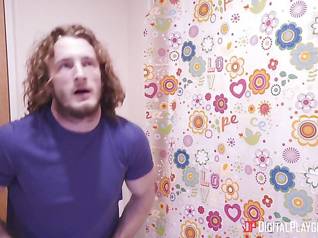 Big tits black babe Brandi Leisha gets nailed in the bathroom