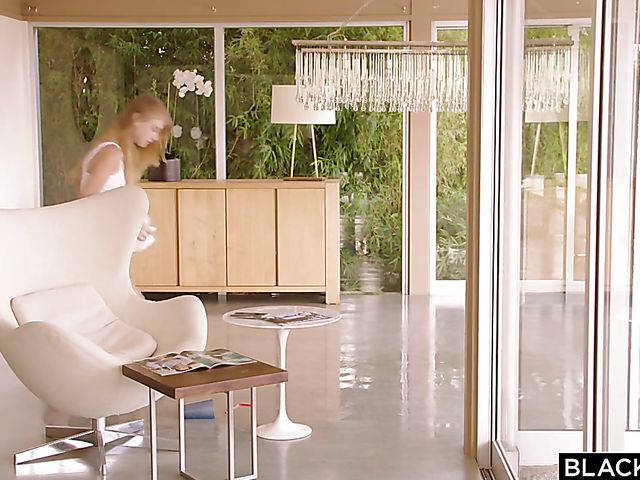 Hannah Hays first big black cock in her 18