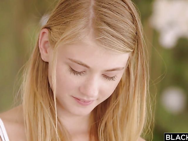 Hannah Hays first big black cock in her 18