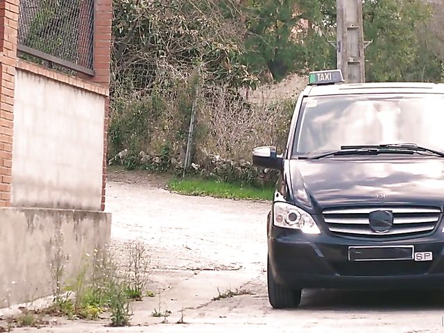 Taxi driver fucks hot Spanish girl Aisha outdoors