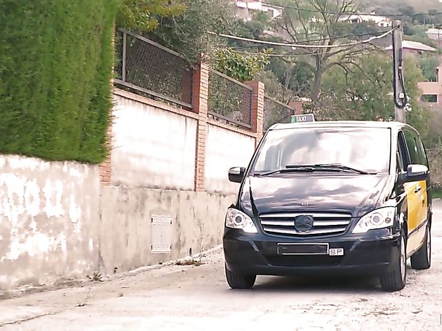 Taxi driver fucks hot Spanish girl Aisha outdoors
