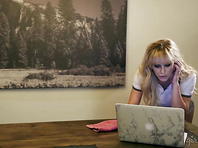 Lesbian wife Cherie Deville seduces Lexi Belle