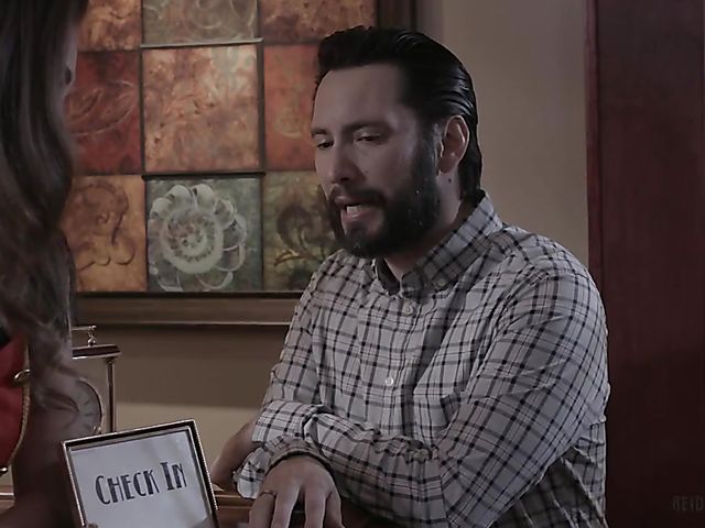 Hotel sex with slim babe Riley Reid