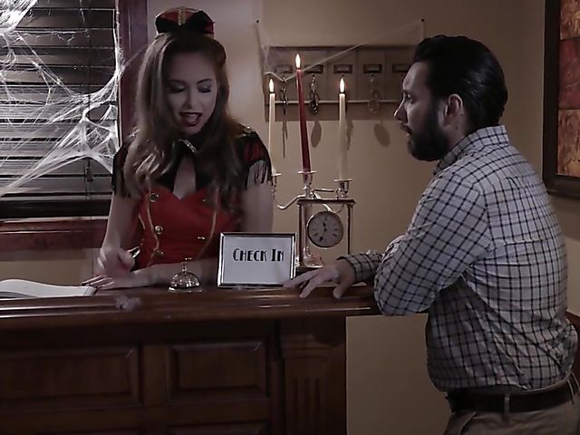 Hotel sex with slim babe Riley Reid