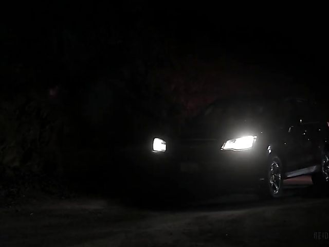 Hotel sex with slim babe Riley Reid