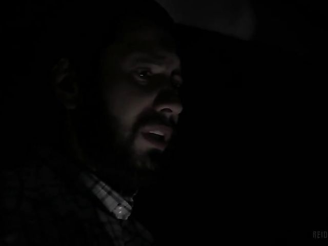 Hotel sex with slim babe Riley Reid