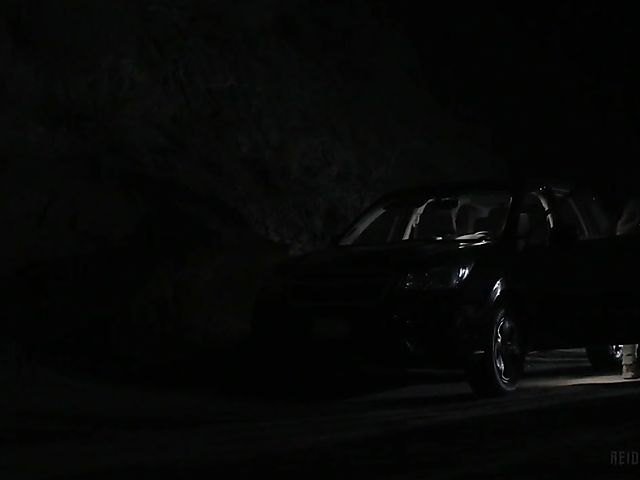 Hotel sex with slim babe Riley Reid