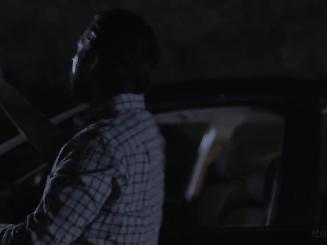 Hotel sex with slim babe Riley Reid