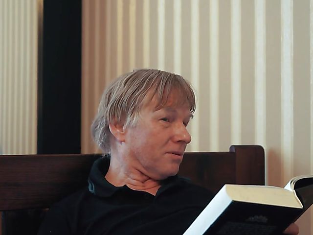 Teen seduces an old man into fucking