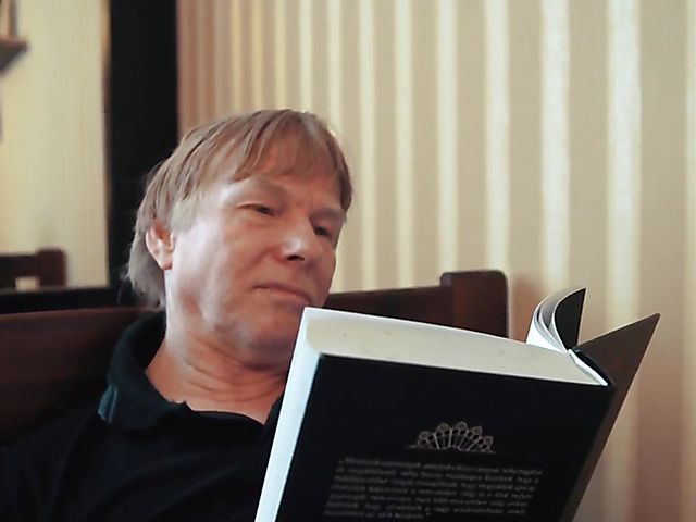 Teen seduces an old man into fucking