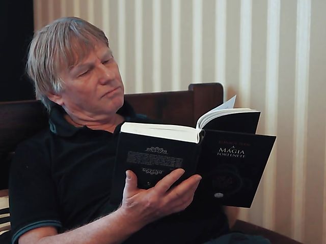 Teen seduces an old man into fucking