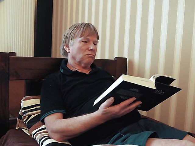 Teen seduces an old man into fucking