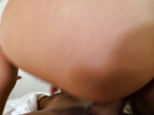 Italian pornstar Valentina Nappi gets boned in bed