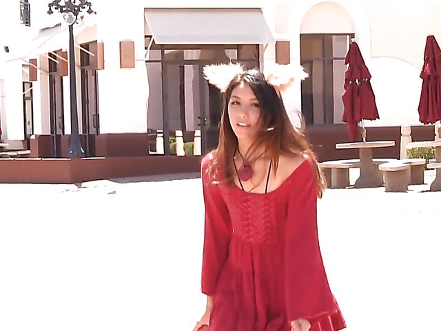 Public pussy fingering with exotic Melody