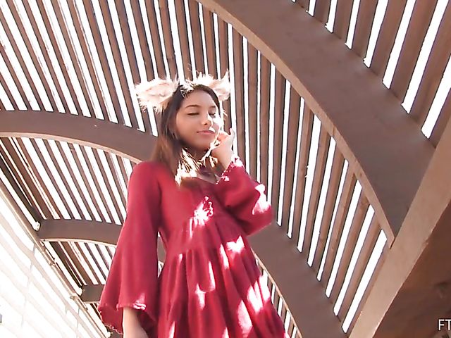 Public pussy fingering with exotic Melody